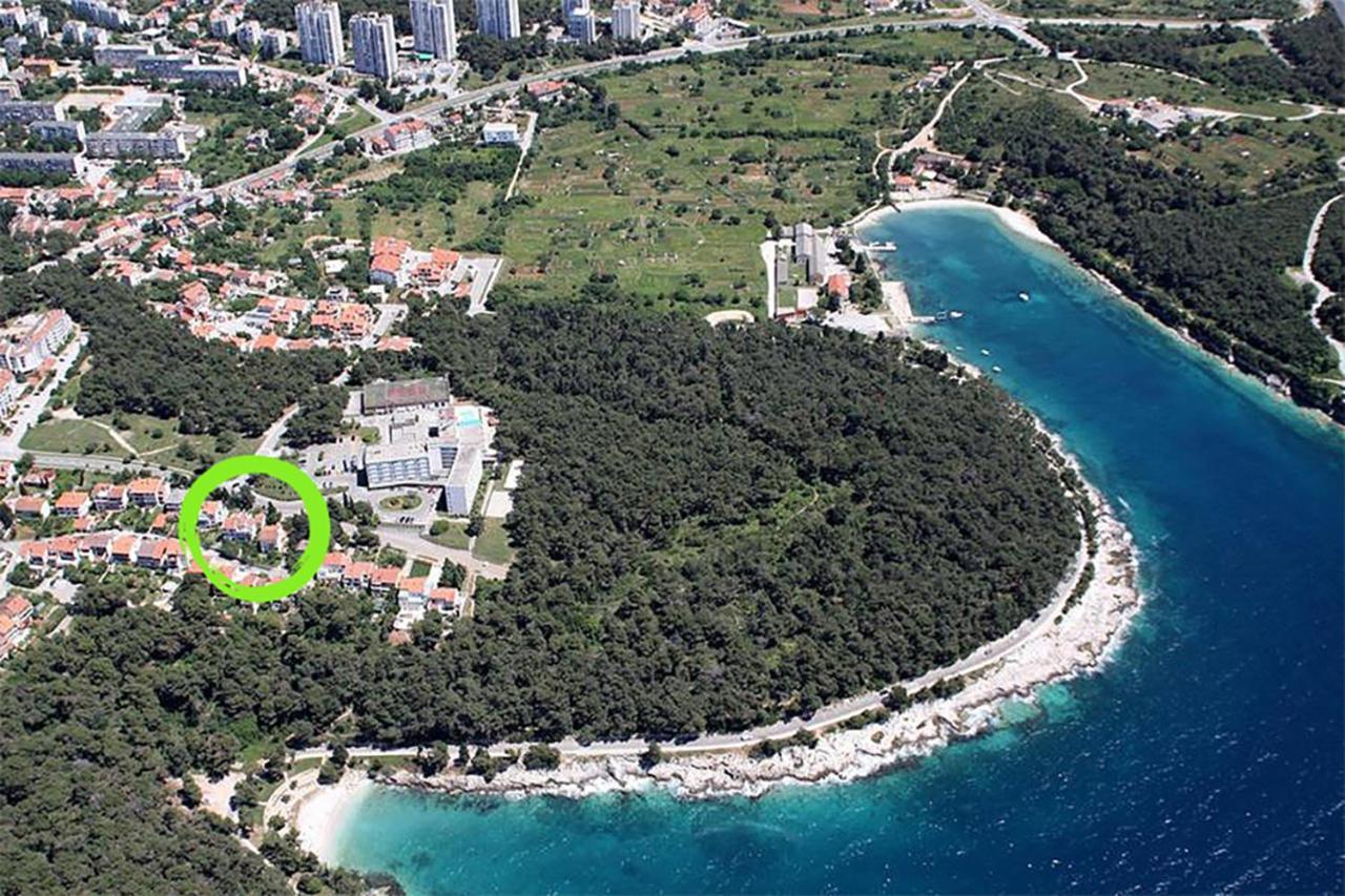 3 Minutes From The Beach: Lovely Studio Apartment Пула Екстериор снимка
