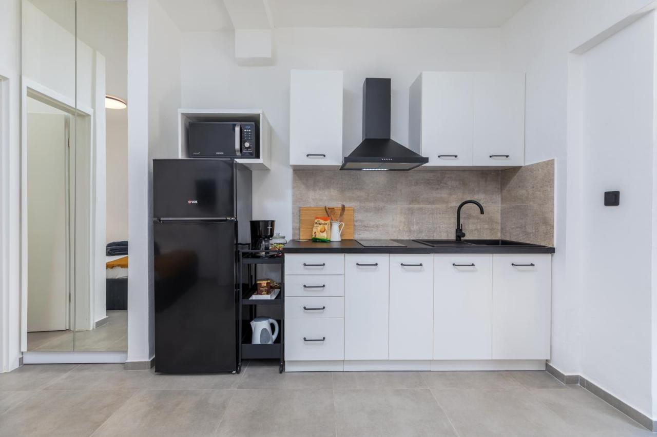 3 Minutes From The Beach: Lovely Studio Apartment Пула Екстериор снимка