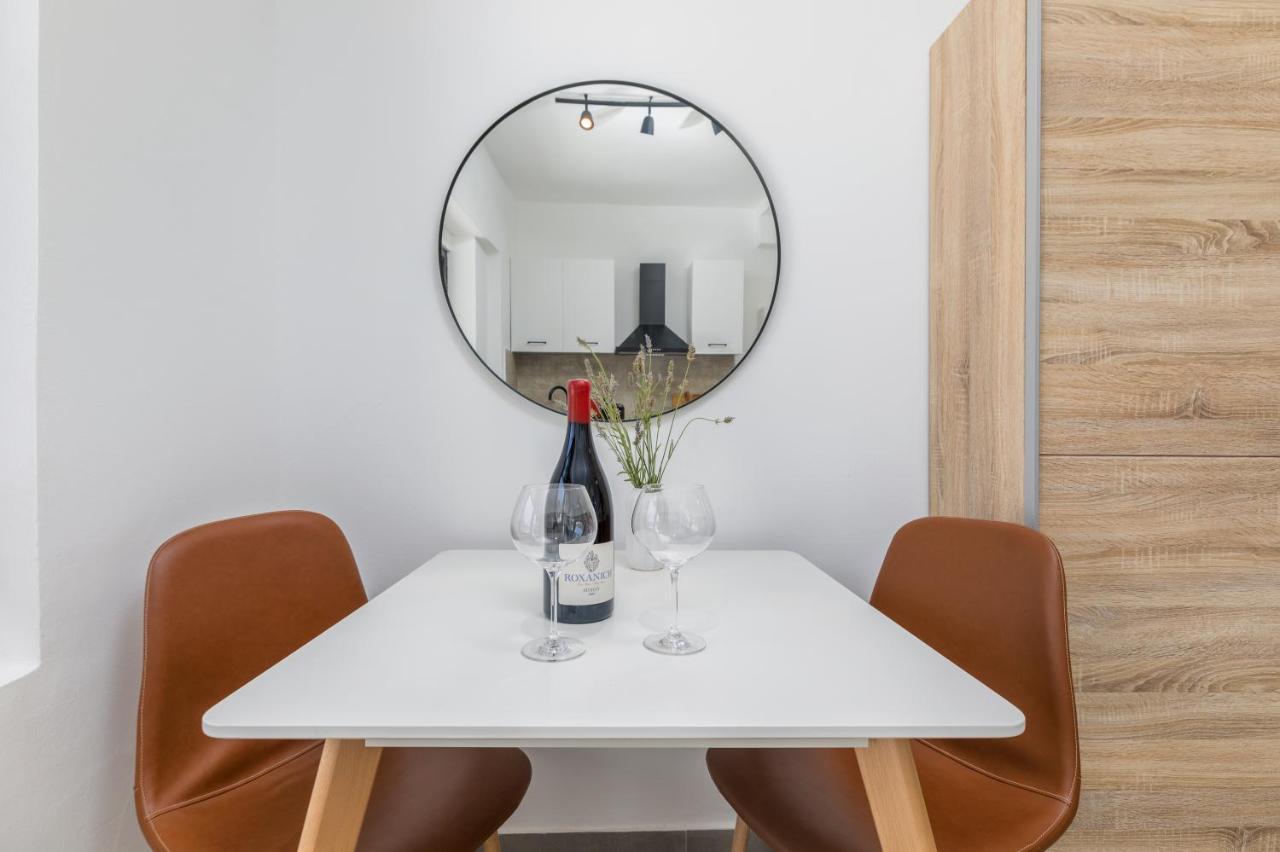 3 Minutes From The Beach: Lovely Studio Apartment Пула Екстериор снимка